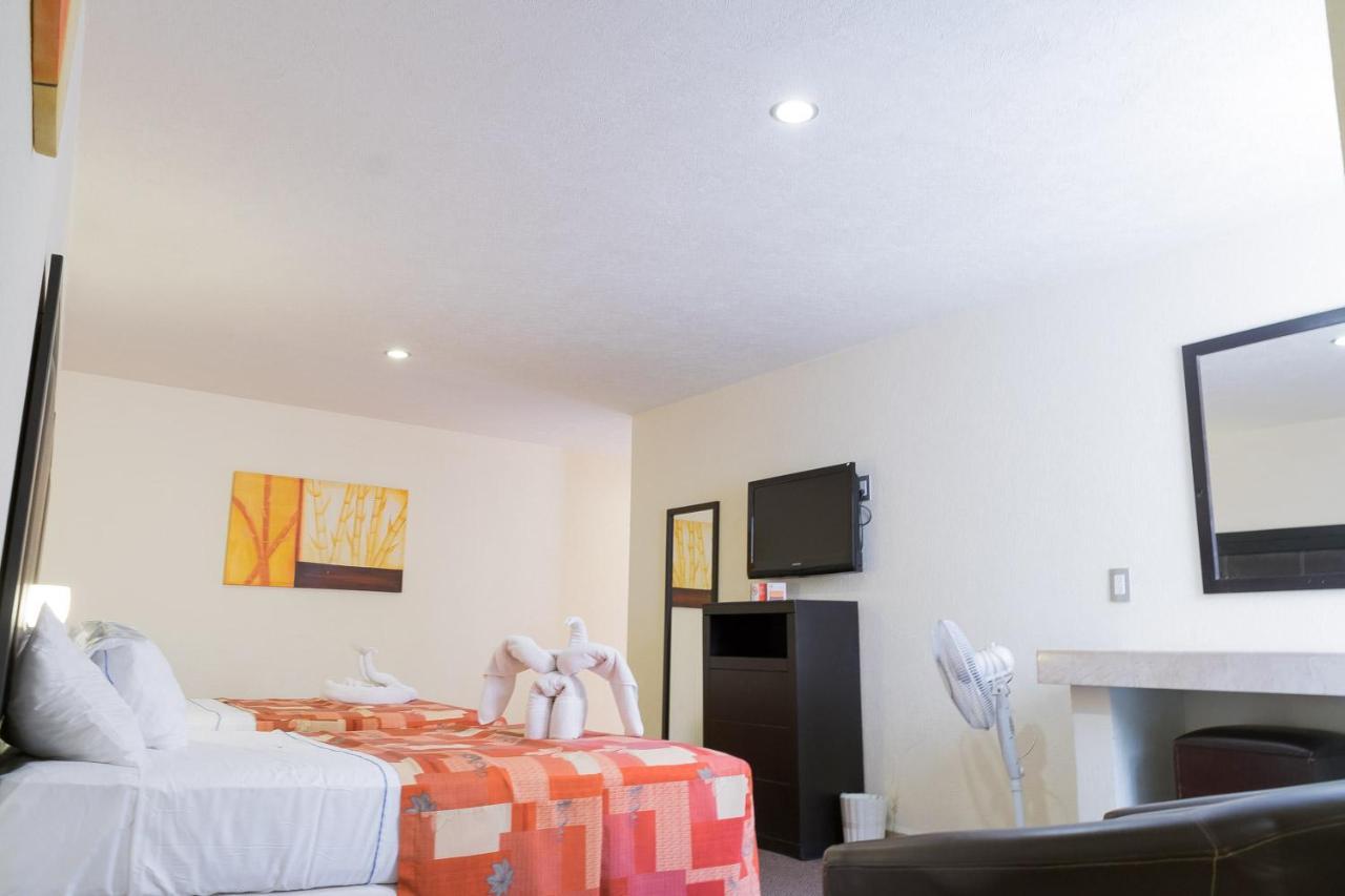 Hotel Posada Guadalupe ปวยบลา ภายนอก รูปภาพ