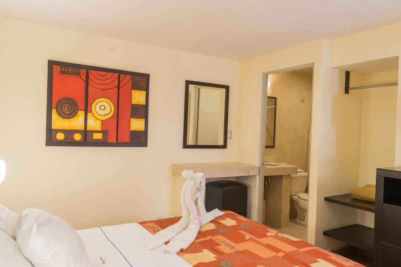 Hotel Posada Guadalupe ปวยบลา ภายนอก รูปภาพ