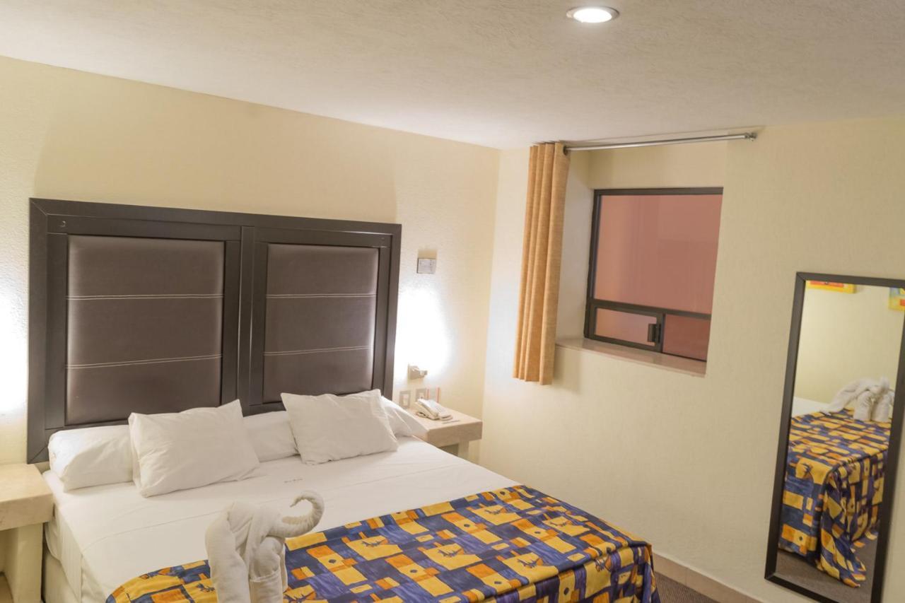 Hotel Posada Guadalupe ปวยบลา ภายนอก รูปภาพ