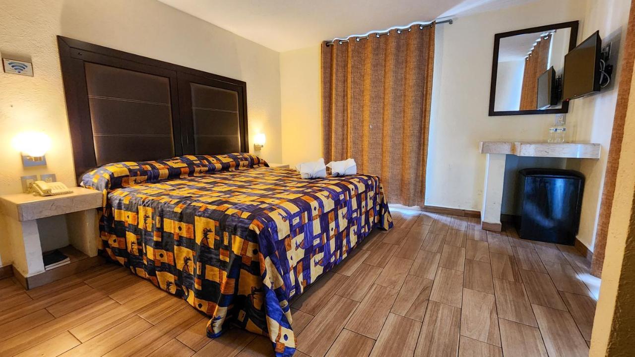 Hotel Posada Guadalupe ปวยบลา ภายนอก รูปภาพ