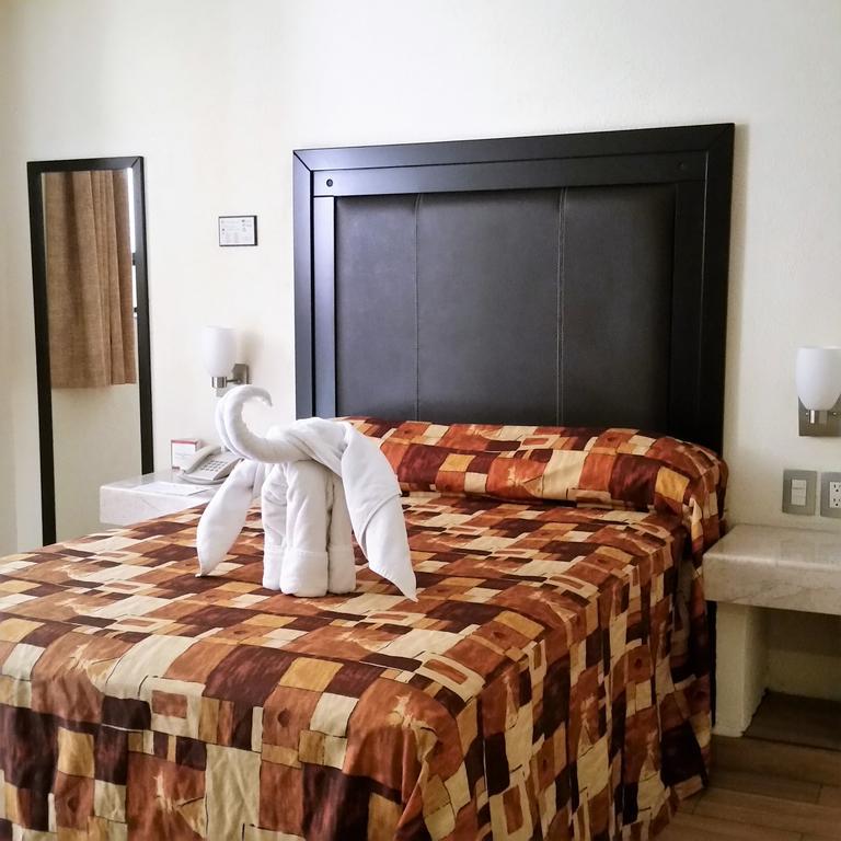 Hotel Posada Guadalupe ปวยบลา ภายนอก รูปภาพ